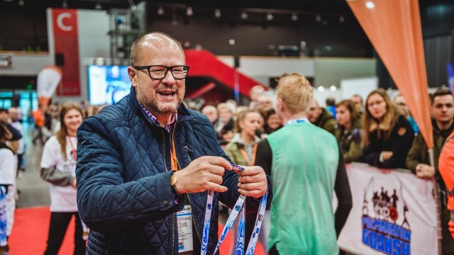 Prezydent Gdańska Paweł Adamowicz został ugodzony nożem podczas finału Wielkiej Orkiestry Świątecznej Pomocy w Trójmieście - informuje onet.pl.