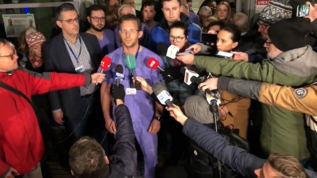 Stan prezydenta Gdańska jest bardzo ciężki - powiedział po jego operacji doktor Tomasz Stefaniak, dyrektor do spraw leczniczych Uniwersyteckiego Centrum Klinicznego.