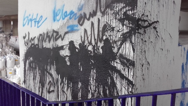 Wyremontowana kosztem 40 mln złotych Trasa Zamkowa została zdewastowana. Nieznani sprawcy zniszczyli część filarów i schodów. Prawdopodobnie strzelali tam kulkami z farbą z tzw. markerów, czyli pistoletów do paintballa.