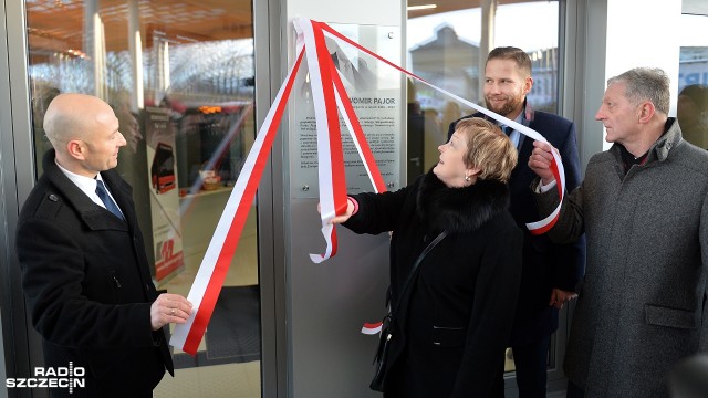 W piątek oficjalnie zaprezentowano w Stargardzie Zintegrowane Centrum Przesiadkowe. Znajduje się ono obok dworca kolejowego, bo jak podkreślają urzędnicy - ma skoncentrować w jednym miejscu transport publiczny.