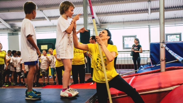 Prawie 350 dzieci weźmie udział w warsztatach lekkoatletycznych w Szczecinie. W ramach Monika Pyrek Camp najmłodsi poznają podstawy skoku o tyczce i - jakżeby inaczej - oddadzą swoje pierwsze w życiu skoki.