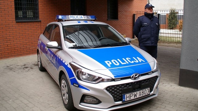 6 nowych radiowozów, 2 motocykle i zestaw nagłośnieniowy otrzymali policjanci ze Stargardu. Pojazdy będą służyć funkcjonariuszom Wydziałów Ruchu Drogowego, Prewencji oraz Kryminalnego.