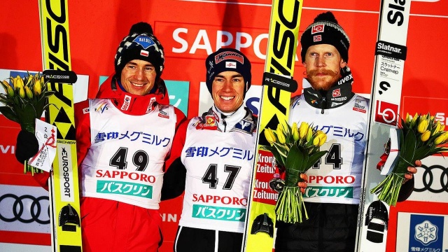 Kamil Stoch zajął drugie miejsce w sobotnich zawodach Pucharu Świata w skokach narciarskich w Sapporo. W pierwszej serii Polak skoczył 133 metry, a w drugiej pobił rekord skoczni wynikiem 148,5 metra.