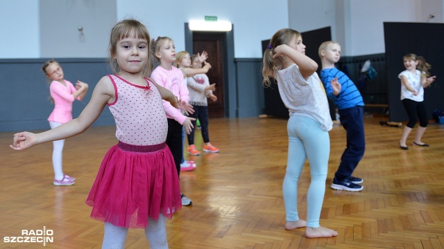 Na sportowo i w artystycznym duchu - tak ferie spędzają w Szczecinie dzieci, które nie wyjechały na zimowy wypoczynek.