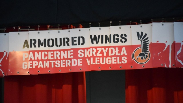 Od poniedziałku można oglądać w Brukseli wystawę upamiętniającą żołnierzy I Dywizji Pancernej generała Stanisława Maczka, którzy wyzwalali Belgię. Ekspozycja zatytułowana Pancerne Skrzydła znajduje się w Królewskim Muzeum Armii. W uroczystym otwarciu wzięło udział kilku weteranów, którzy we wrześniu 1944 roku wyzwalali spod okupacji niemieckiej belgijskie miasta.