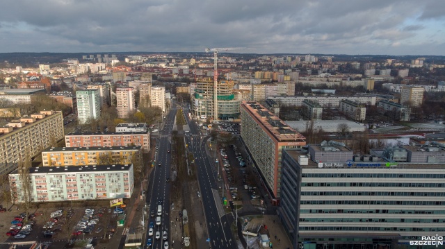 Budynki z wielkiej płyty są bezpieczne i trwałe. Tak wynika z raportu sporządzonego na zlecenie Ministerstwa Inwestycji i Rozwoju. Badania trwały ponad dwa lata. Sprawdzono ponad 300 budynków wybudowanych różnymi technikami wielkopłytowymi.