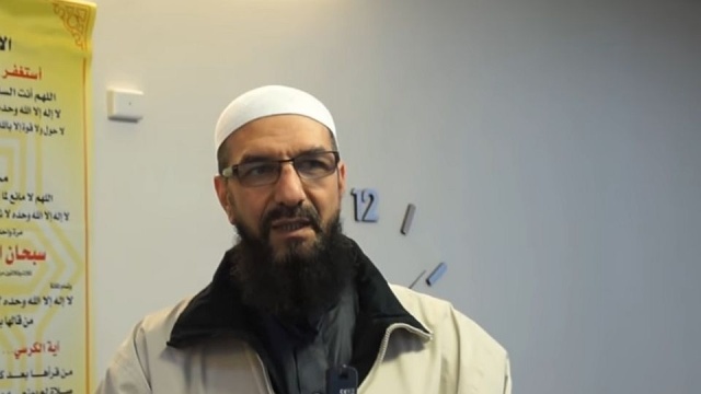 Redakcja jednego ze szwedzkich dzienników zgłosiła policji próbę zastraszenia reportera, który badał powiązania meczetu w Gvle z jedną z tamtejszych szkół społecznych. Dziennikarz został pod groźbą pobicia, zmuszony przez imama do wykasowania zdjęć i zapisu rozmowy.