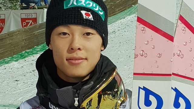 Ryoyu Kobayashi wygrał konkurs Pucharu Świata w skokach narciarskich na mamucim obiekcie w niemieckim Oberstdorfie. To jego 10. zwycięstwo w tym sezonie.