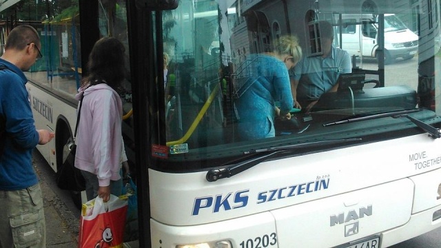 Nie będą już mieli problemów, by dotrzeć na lotnisko w Goleniowie na pierwszy poranny lot i wrócić do Szczecina z ostatniego wieczornego. PKS Szczecin od 18 lutego uruchomi dodatkowe połączenia Szczecin-Goleniów i Goleniów-Szczecin o godzinach 5.45 i 0.10.