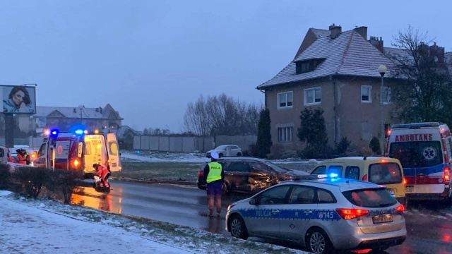 Poważnie kłopoty z przejazdem są w Szczecinie na ulicy Duńskiej. W pobliżu Tesco zderzyły się dewa samochody osobowe.