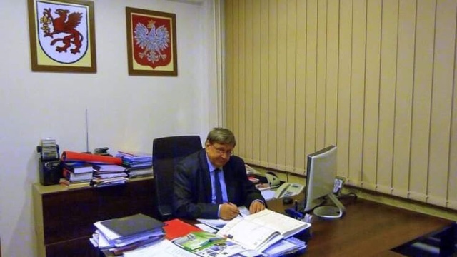 W Gryficach doszło do wyłudzenia dotacji - twierdzi prokuratura. W związku z tym zarzuty usłyszeli burmistrz Gryfic Andrzej Szczygieł, dwóch urzędników i przedsiębiorca. Sprawa dotyczy dotacji od Zarządu Województwa oraz Agencji Restrukturyzacji i Modernizacji Rolnictwa na instalacje paneli fotowoltaicznych w gminie.