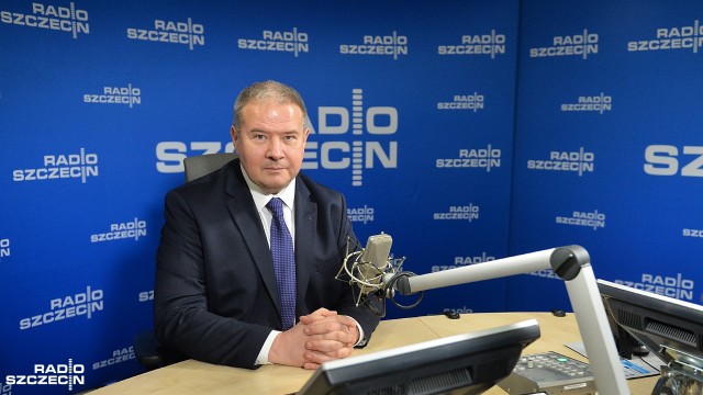 Prowadzona na zimno zwykła socjotechniczna operacja - tak działania opozycji - miotanie obelg i napaści, podważanie wiarygodności dziennikarzy mediów publicznych oceniał poseł Prawa i Sprawiedliwości, Leszek Dobrzyński w Rozmowie pod krawatem.