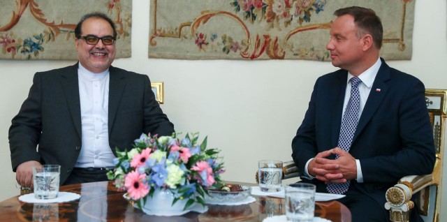 Iran cierpliwie czeka na wyniki przyszłotygodniowej konferencji bliskowschodniej w Warszawie. Jeśli okaże się ona wymierzona w Iran, to Teheran podejmie odpowiednie kroki, także wobec Polski. Taką deklarację złożył irański ambasador w Warszawie Masud Edrisi Kermanszah.