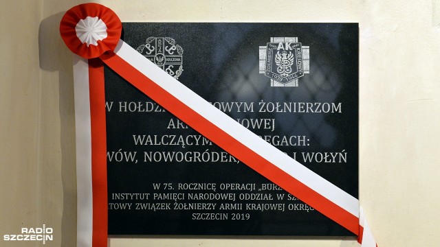 Tablicę W hołdzie kresowym żołnierzom Armii Krajowej odsłonięto w Bazylice Archikatedralnej pw. św. Jakuba Apostoła w Szczecinie.