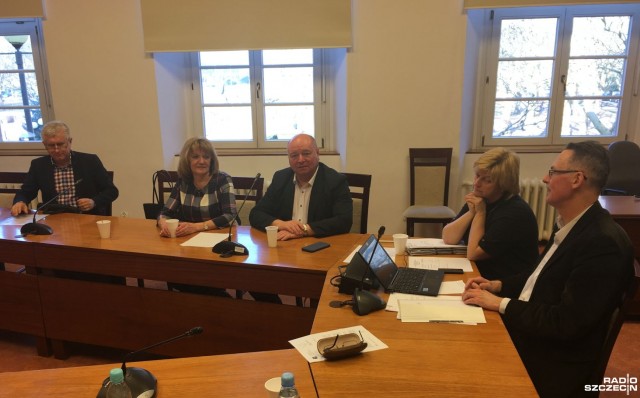 Park przy stadionie na Litewskiej byłby dedykowany pamięci Teresy Hulboj, jedna z ulic na Gumieńcach zyskałaby patronat Hieronima Dekutowskiego Zapory a powstające rondo w alei Wojska Polskiego nazywałoby się rondem Jana Olszewskiego.