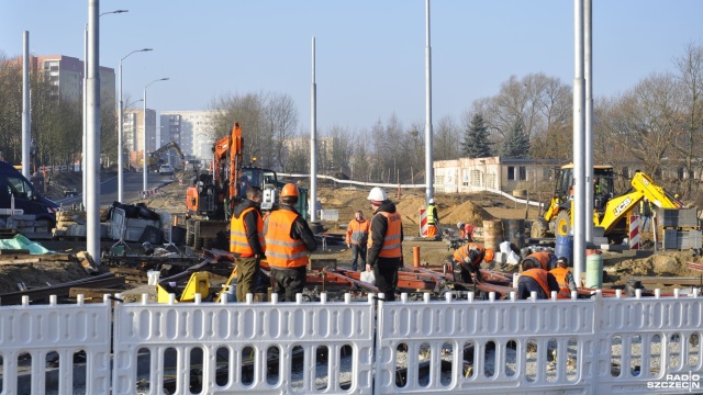 Kierowcy przejeżdżający przez skrzyżowanie alei Wojska Polskiego z ul. Szafera i Arkońską w Szczecinie muszą się uzbroić w cierpliwość.