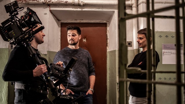 To dramatyczna, ale zarazem piękna rodzinna historia. Film Milczące Pokolenie przedstawia losy łączniczki Armii Krajowej major Danuty Szyksznian-Ossowskiej i jej wnuka Michała. Reżyserem dokumentu jest nasz dziennikarz Paweł Domański, a operatorem i producentem Marcin Majerski.