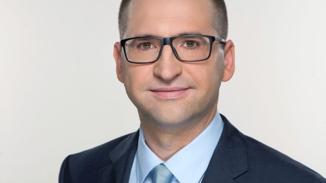 Mówienie, że Prawo i Sprawiedliwość chce wyprowadzić Polskę z Unii Europejskiej, to goebbelsowskie kłamstwo - mówił w Rozmowach pod krawatem senator PiS Adam Bielan.