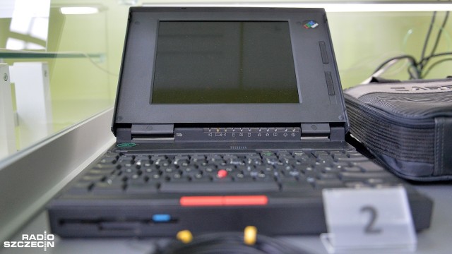 Komputery z poprzedniej epoki w Technoparku Pomerania w Szczecinie. W budynku F3 Technoparku wystartowała wystawa, na której możemy zobaczyć, jak mówili zwiedzający, jak to było kiedyś.