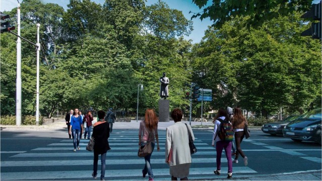 Miasto proponuje lokalizacje pomnika Marszałka Józefa Piłsudskiego. Pierwszą jest rondo Szarych Szeregów, czyli miejsce gdzie obecnie znajduje się popiersie Marszałka. Drugą lokalizacją jest pl. Rodła. Trzecią Park Żeromskiego.