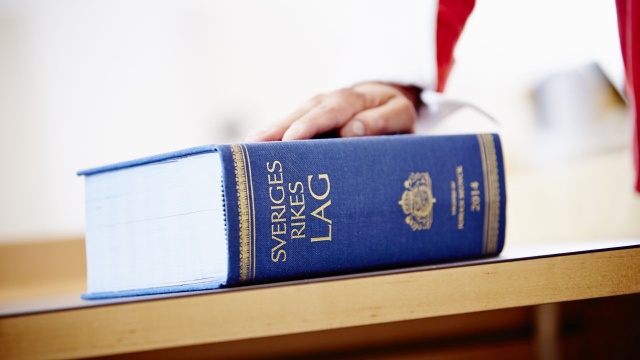 Mężczyzna oskarżony o próbę zabójstwa z użyciem broni, został uniewinniony przez sąd w Gteborgu. Powód: w magazynku pistoletu znajdowała się za słaba amunicja.