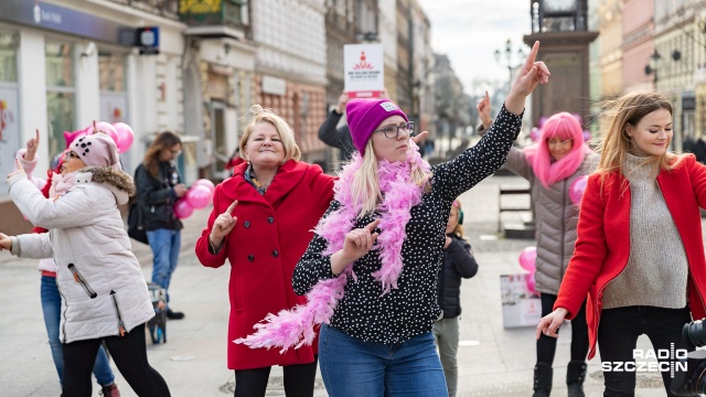 Zamanifestowały swój sprzeciw wobec przemocy. Blisko 20 kobiet tańczyło na szczecińskim Placu Zamenhofa.