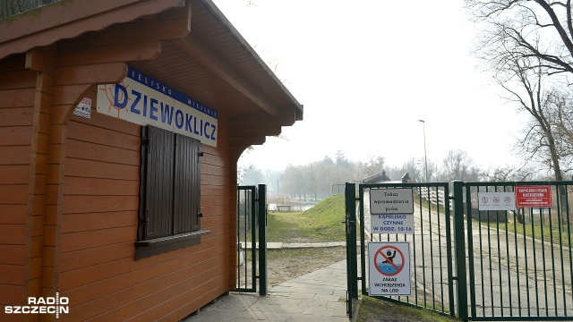 Rewitalizacja Dziewoklicza jest dla nas nieopłacalna - takie informacje przekazał Radiu Szczecin przedstawiciel firmy, która wygrała przetarg na remont kąpieliska. Pomimo to zrezygnowała z podpisania umowy uzasadniając, że ceny materiałów i usług poszły w górę.