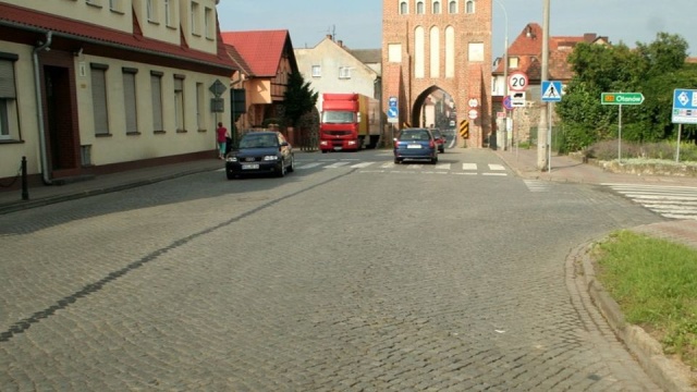 W szczecińskim oddziale Generalnej Dyrekcji Dróg Krajowych i Autostrad otwarto w piątek oferty złożone w przetargu na budowę obwodnicy Myśliborza, która - po zbudowaniu - wyprowadzi z miasta cały ciężki transport drogowy.