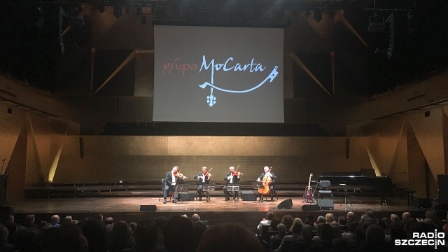 Ich repertuar znacznie wychodzi poza program sal filharmonicznych. Całość okraszają delikatnym humorem, czasami tańcem i śpiewem. Grupa Mocarta wystąpiła w Filharmonii w Szczecinie.