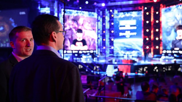 Premier Mateusz Morawiecki odwiedził uczestników trwających w Katowicach finałów zawodów w grach komputerowych Intel Extreme Masters Katowice 2019.