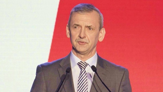 Prezes Związku Nauczycielstwa Polskiego Sławomir Broniarz zapewnia, że związek jest otwarty na negocjacje w sprawie swoich postulatów. To reakcja na słowa Michała Dworczyka. Szef Kancelarii Premiera powiedział, że rząd jest gotowy do rozmów, by znaleźć rozwiązanie, które pomoże uniknąć strajku nauczycieli.