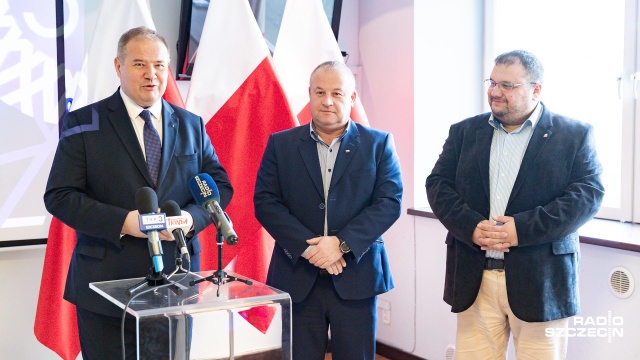 Program 500 plus dla pierwszego dziecka wejdzie w życie od 1 lipca, a 1100 złotych dla każdego emeryta od 1 maja. W środę posłowie Prawa i Sprawiedliwości z naszego regionu przedstawili harmonogram wprowadzania tzw. Piątki Kaczyńskiego, czyli nowego programu PiS.