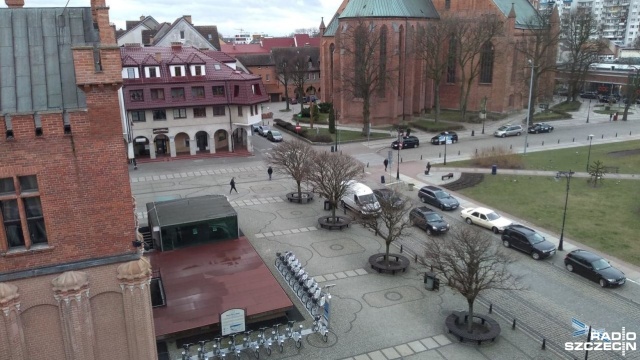 Autokary z turystami nie wjadą do centrum Kołobrzegu. Jest to pierwszy krok do ograniczenia ruchu wokół miejscowego ratusza.