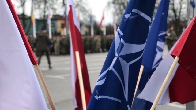 Wstąpienie do Sojuszu jest też gwarancją bezpieczeństwa - mówi oficer prasowy 12. Dywizji Zmechanizowanej major Marcel Podhorodecki.