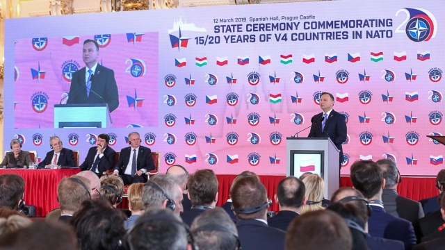 Prezydent Andrzej Duda chce, aby Polska - szybciej niż zakładano - zwiększała wydatki na obronność. Prezydent mówił o tym w Pradze w czasie uroczystości 20-lecia rozszerzenia NATO.