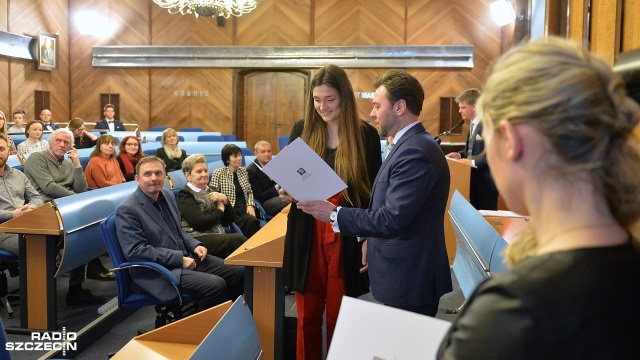 Pokazali swoją wizję Szczecina i dostali za to nagrody od prezydenta - jednak większość projektów młodych architektów nie ma szans na faktyczną realizację. W sali sesyjnej Urzędu Miasta w Szczecinie odbył się finał konkursu architektonicznego organizowanego przez magistrat.