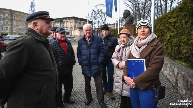 Poszli na spacer i przyjrzeli się proponowanym lokalizacjom pomnika Piłsudskiego [ZDJĘCIA]