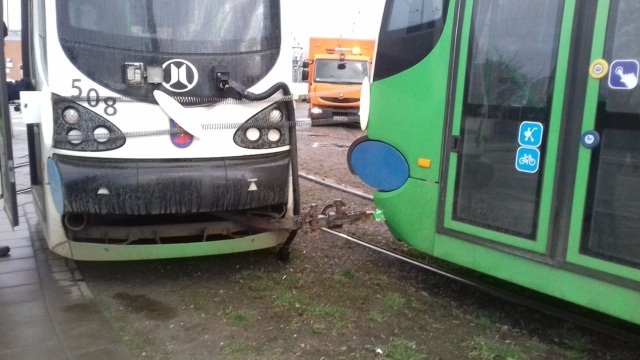 Przy pętli Pomorzany wykoleiła się trójka. 11 i 12 były zawracane przez Jagiellońską i pl. Szarych Szeregów, a 3 i 6 przez Kolumba i Dworcową.