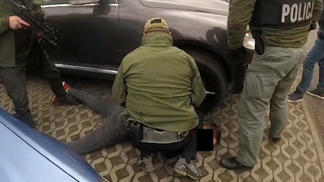 Dwa gangi vatowskie rozbili policjanci CBŚP. Zatrzymano łącznie 30 osób i powstrzymano nienależny zwrot podatku w wysokości około miliona złotych. Trzem zatrzymanym postawiono zarzut zbrodni vatowskiej, za który grozi nawet 25 lat więzienia.