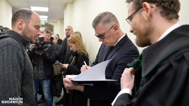 Wychodzę zadowolony, sąd dopuścił wszystkie moje wnioski dowodowe - powiedział po rozprawie prof. Sławomir Cenckiewicz, dyrektor Wojskowego Biura Historycznego. W środę ruszył proces, który historykowi wytoczył poseł PO Sławomir Nitras.