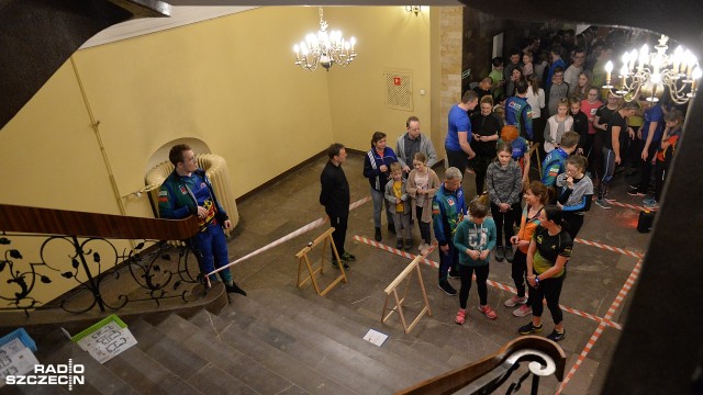 Szczecińska Dobranocka po raz 13. Bieg na orientację w Szczecinie w tym roku nie odbywa się w lesie czy w parku, a w urzędzie miasta.
