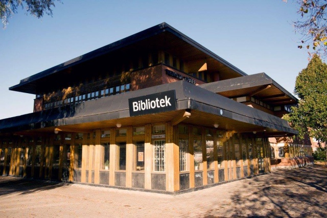 W powietrzu unosi się zapach haszyszu, a personel jest świadkiem handlu narkotykami - tak wygląda codzienność miejskiej biblioteki na jednym z przedmieść Sztokholmu.