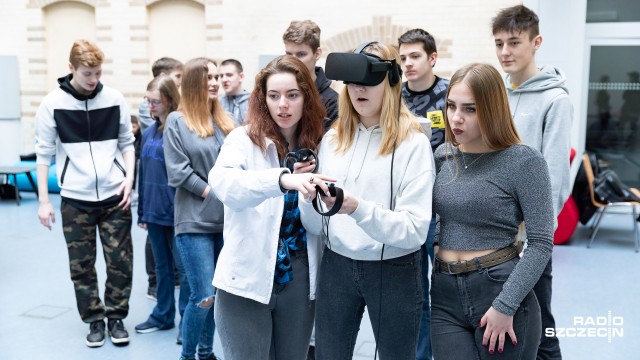 Live Painting, pokazy filmów i VR, koncerty i różne warsztaty - takie m.in. atrakcje przygotowała Akademia Sztuki dla przyszłych studentów. Na Wydziale Malarstwa i Nowych Mediów AS trwa dzień otwarty.