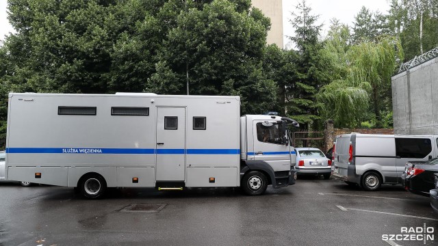 Zakatował psa - sąd zdecyduje w piątek o areszcie tymczasowym dla 19-latka ze Szczecina. O umieszczenie zwyrodnialca za kratami wnioskował prokurator. Za bestialskie zabicie zwierzęcia grozi mu do 5 lat więzienia.