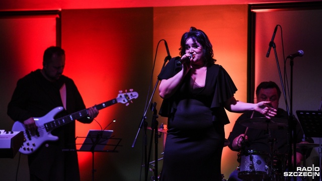 Szczecińska wokalistka, altowiolistka oraz kompozytorka Jona Ardyn, wystąpiła w sobotę w ramach festiwalu Szczecin Jazz.