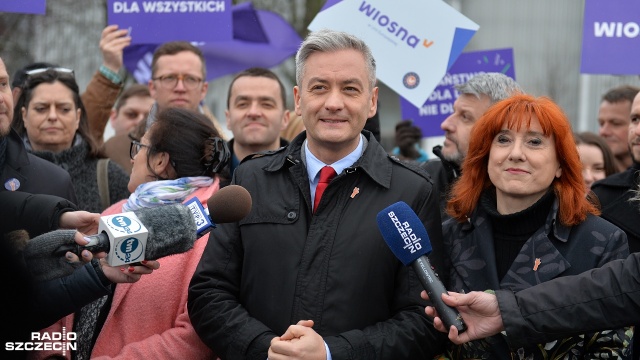 Większy nacisk na nauczanie języków obcych i poszerzenie programu Erasmus - to główne założenia programowe partii Wiosna. Ugrupowanie Roberta Biedronia zaprezentowało w poniedziałek w Szczecinie kandydatów w wyborach do europarlamentu w okręgu nr 13.