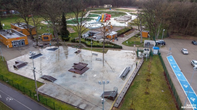 Rolkarze i deskorolkowcy mogą znów korzystać ze skateparku na szczecińskiej Arkonce. Zakończył się demontaż band lodowiska.