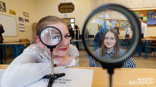 Doświadczenia, warsztaty programowania i robotyki, zwiedzanie szkoły i przede wszystkim możliwość porozmawiania z uczniami i nauczycielami - to wszystko czekało na odwiedzających w Technikum Technologii Cyfrowych w Szczecinie. Trwa tam dzień otwarty.