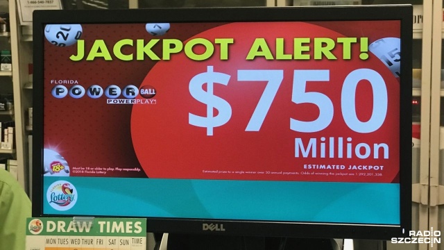 W Stanach Zjednoczonych rozbito bank. Jeden szczęśliwiec poprawnie wytypował wszystkie liczby i wygrał w loterii Powerball, w której ostatecznie do zgarnięcia było 768 milionów dolarów. To trzecia pod względem wielkości nagroda w historii amerykańskich gier liczbowych.