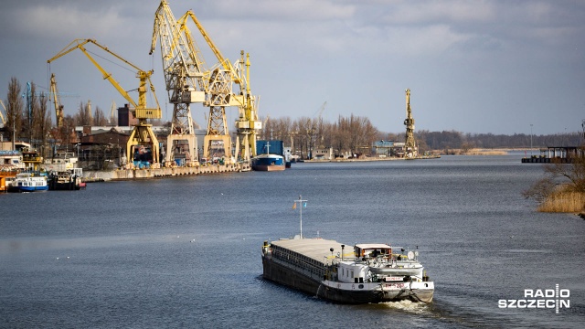 Rozwój transportu na Odrze to główny temat Międzynarodowego Sympozjum Odrzańskiego, które we Wrocławiu zgromadziło przedstawicieli Ministerstwa Gospodarki Morskiej i Żeglugi Śródlądowej, przedstawicieli Brandenburgii, gości z Czech oraz wiele firm.